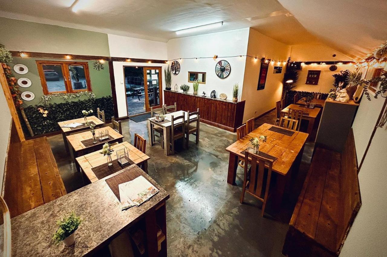 1-Bed Pod Cabin In Beautiful Surroundings 렉섬 외부 사진