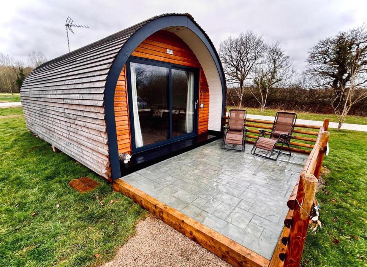 1-Bed Pod Cabin In Beautiful Surroundings 렉섬 외부 사진