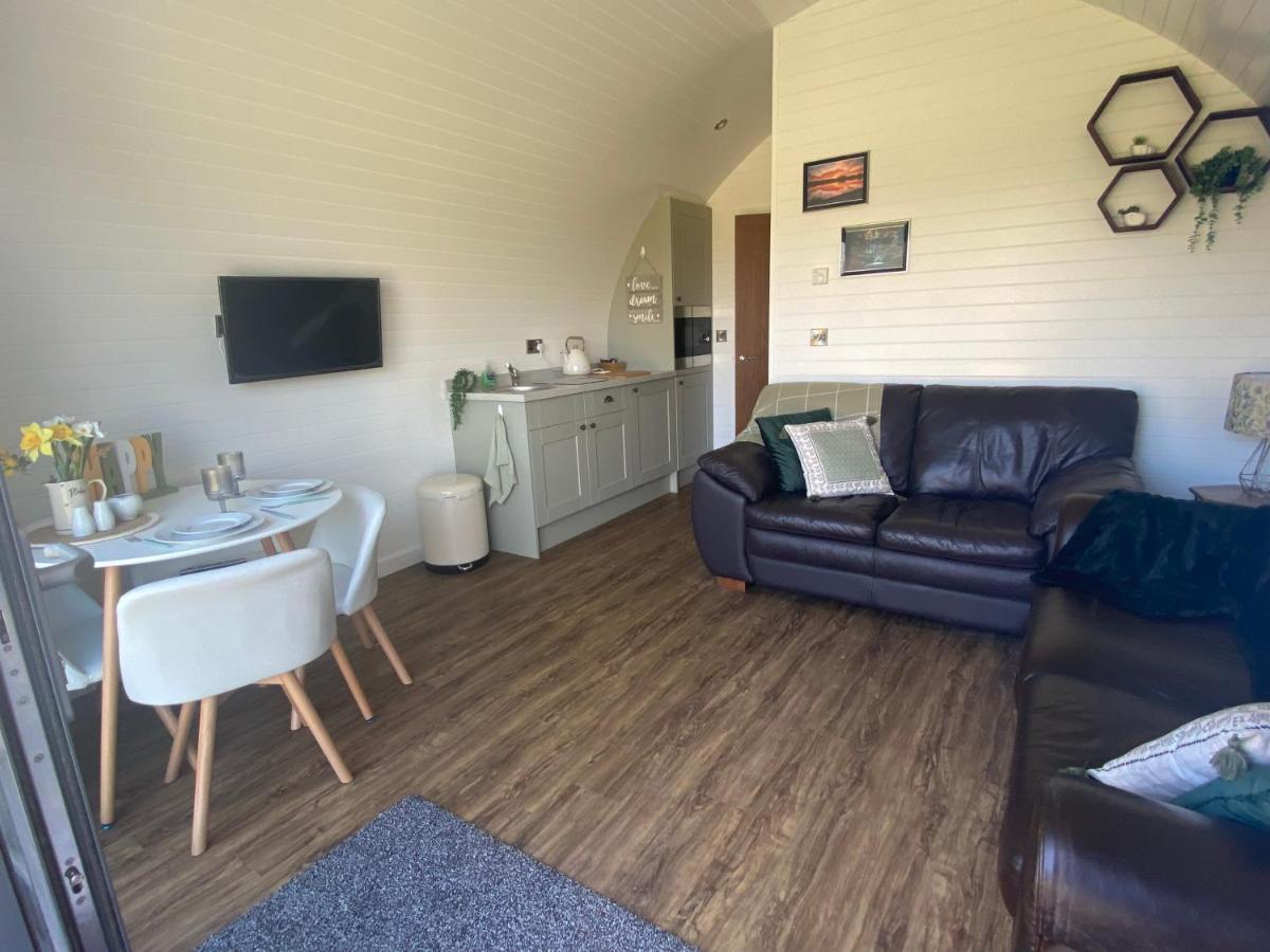1-Bed Pod Cabin In Beautiful Surroundings 렉섬 외부 사진